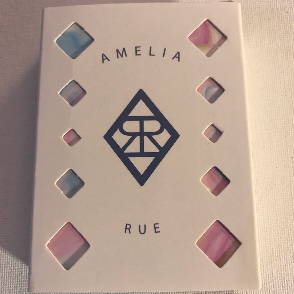 Amelia Rue Curved Bar Necklace. 20” w/extender